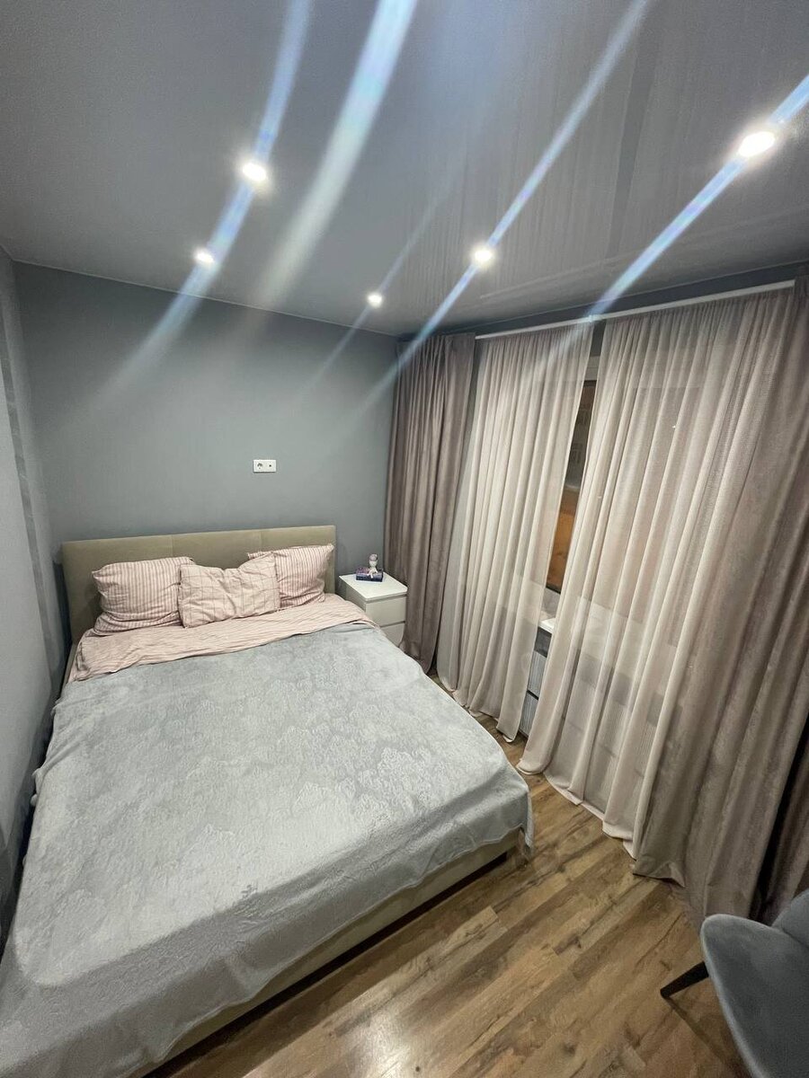 Шикарнейшая спальня матери.