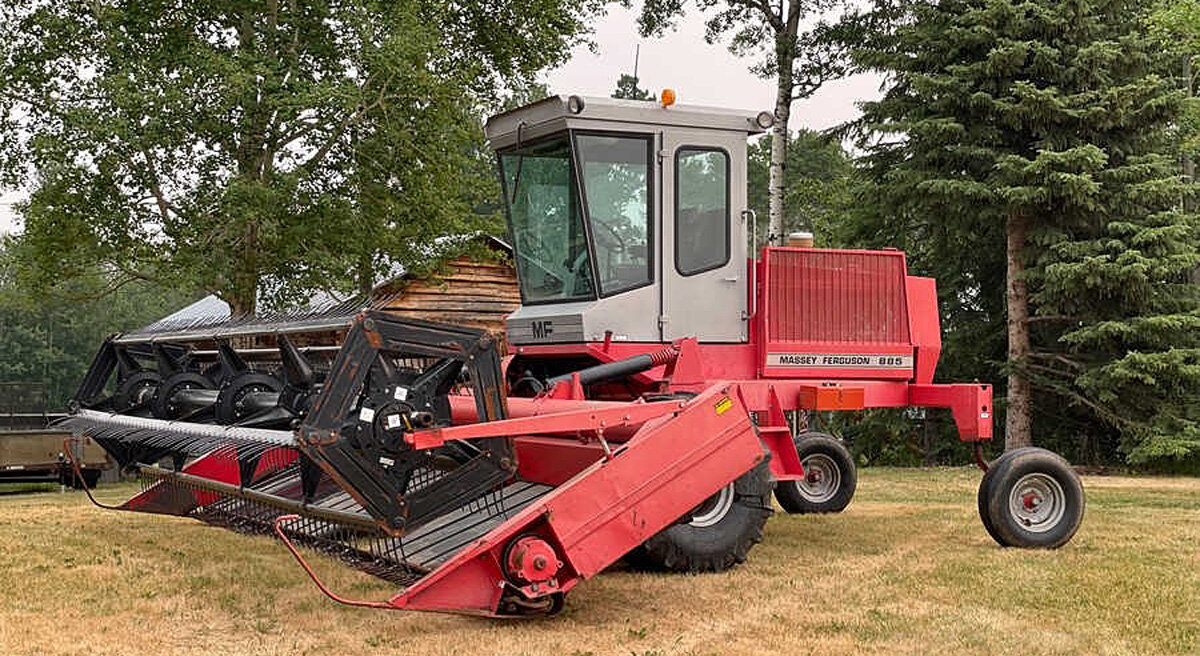 Самоходная жатка MacDon, продававшаяся в 1984 году под маркой Massey Ferguson 885