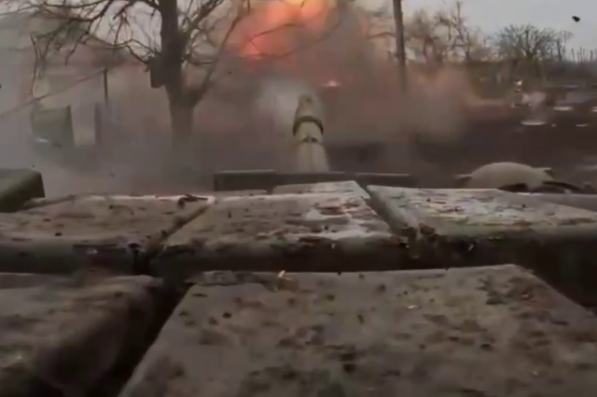    Военкор Котенок рассказал, как танки ВСУ бьют по жилым домам в ДНР