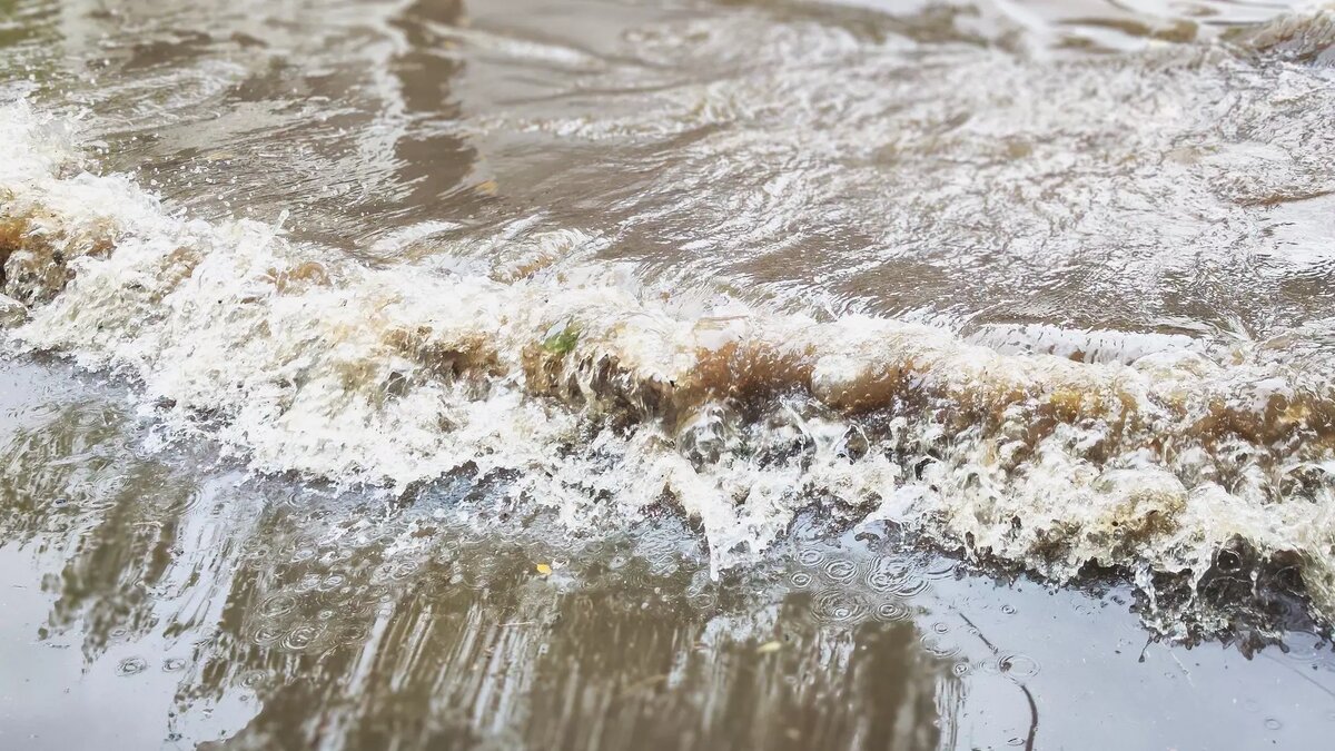    За ночь уровень воды повысился на 32 см, составив 1054 см.