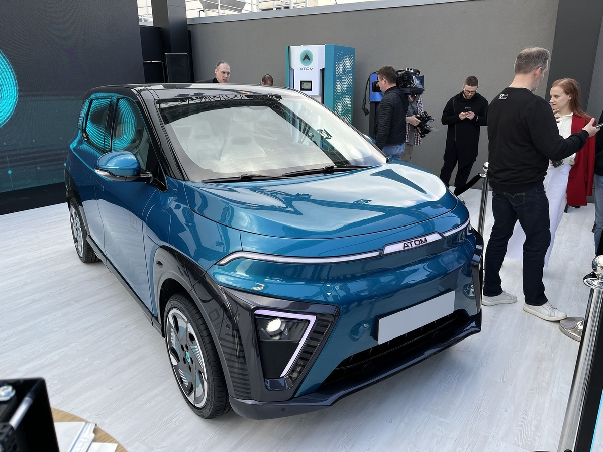 На фото от automir.ru - отечественный электрокар "Атом"