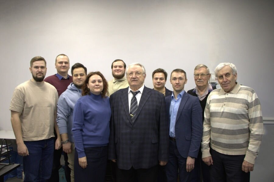 Нижний ряд: Ксения Бражникова, Валерий Трушляков, Иван Лесняк, Алексей Паничкин; верхний ряд: Владислав Урбанский, Данила Кленин, Денис Давыдович, Сергей Онищук, Роман Помогалов, Алексей Новиков.