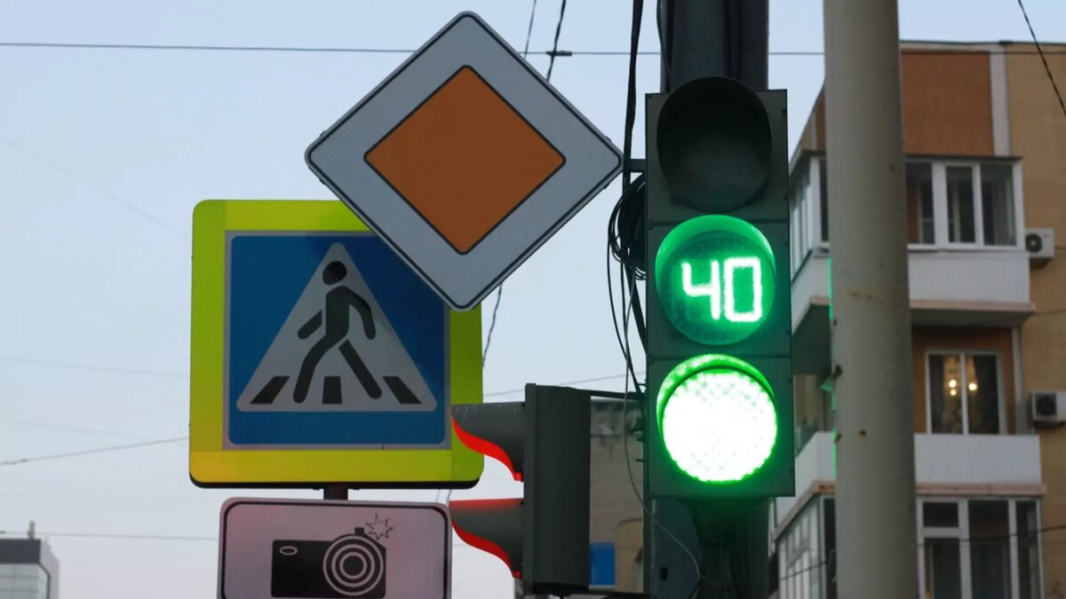    В четверг, 11 апреля, в столице Южного Урала до вечера отключили регулировку на двух перекрестках в центре города, об этом сообщили в мэрии.