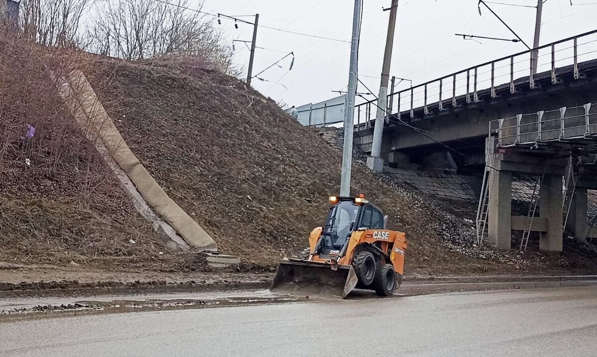 Коммунальные службы приступили к уборке городских дорог | Красноуфимск  Онлайн | Дзен