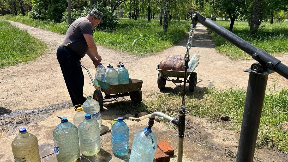 Сотни тысяч человек на новых территориях живут без воды. Как они  справляются, рассказываем | Куда идём? | Дзен