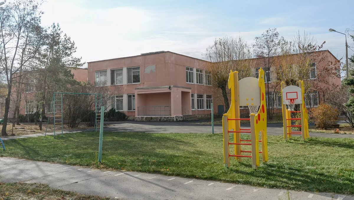     В Ижевске в 2024 году в нескольких детских садах заменят старое асфальтовое покрытие и установят фонари. Об этом после доклада о социально-экономическом развитии города журналистам сообщил глава столицы Удмуртии Дмитрий Чистяков.