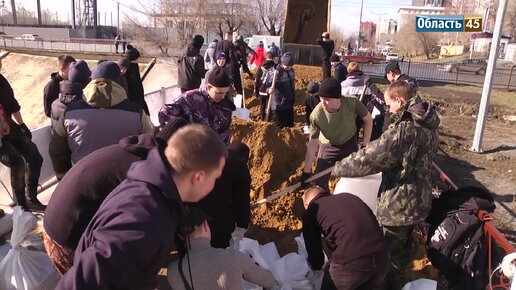 «Дяденьки тоже устают»: курганские студенты об укреплении дамбы вдоль Тобола