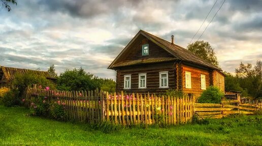 Муж с женой построили дом и родственники стали часто гостить. Подъезжая к дому увидели дым из бани.