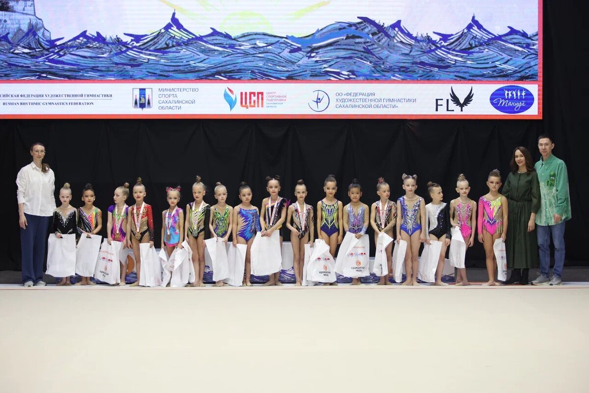 Третий день всероссийских соревнований по художественной гимнастике «Восход» завершился в Южно-Сахалинске. Десятки комплектов наград разыгрывают более 700 спортсменок из 26 регионов России.