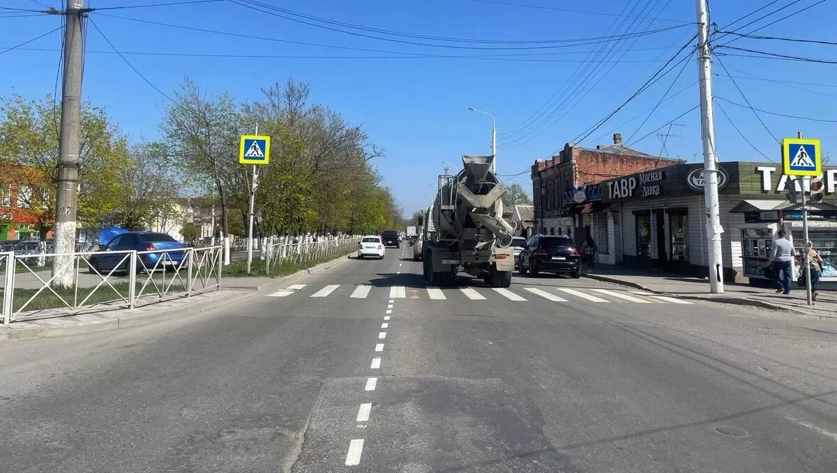 Водитель влетел в прохожих на пешеходной аллее в Новочеркасске |  RostovGazeta.ru | Дзен