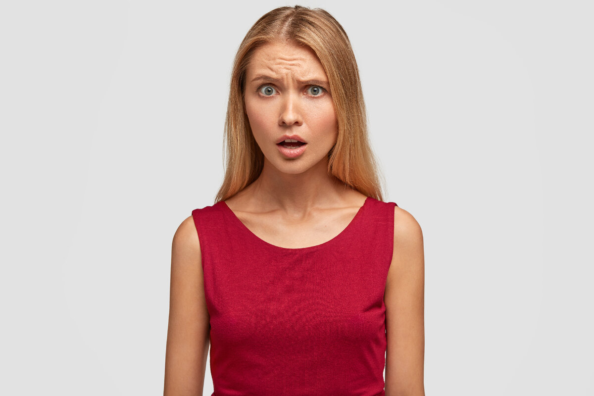 <a href="https://ru.freepik.com/free-photo/indignant-displeased-blonde-woman-model-with-sullen-expression-frowns-face-and-opens-mouth-in-displeasure_10543257.htm#fromView=search&page=1&position=12&uuid=c54d35fd-c96f-413b-ad04-aced5189140d">Изображение от wayhomestudio на Freepik</a>