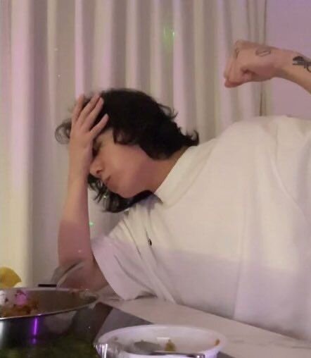 наготовить для стольких голодных солдат ... это вам не фунт изюма >>