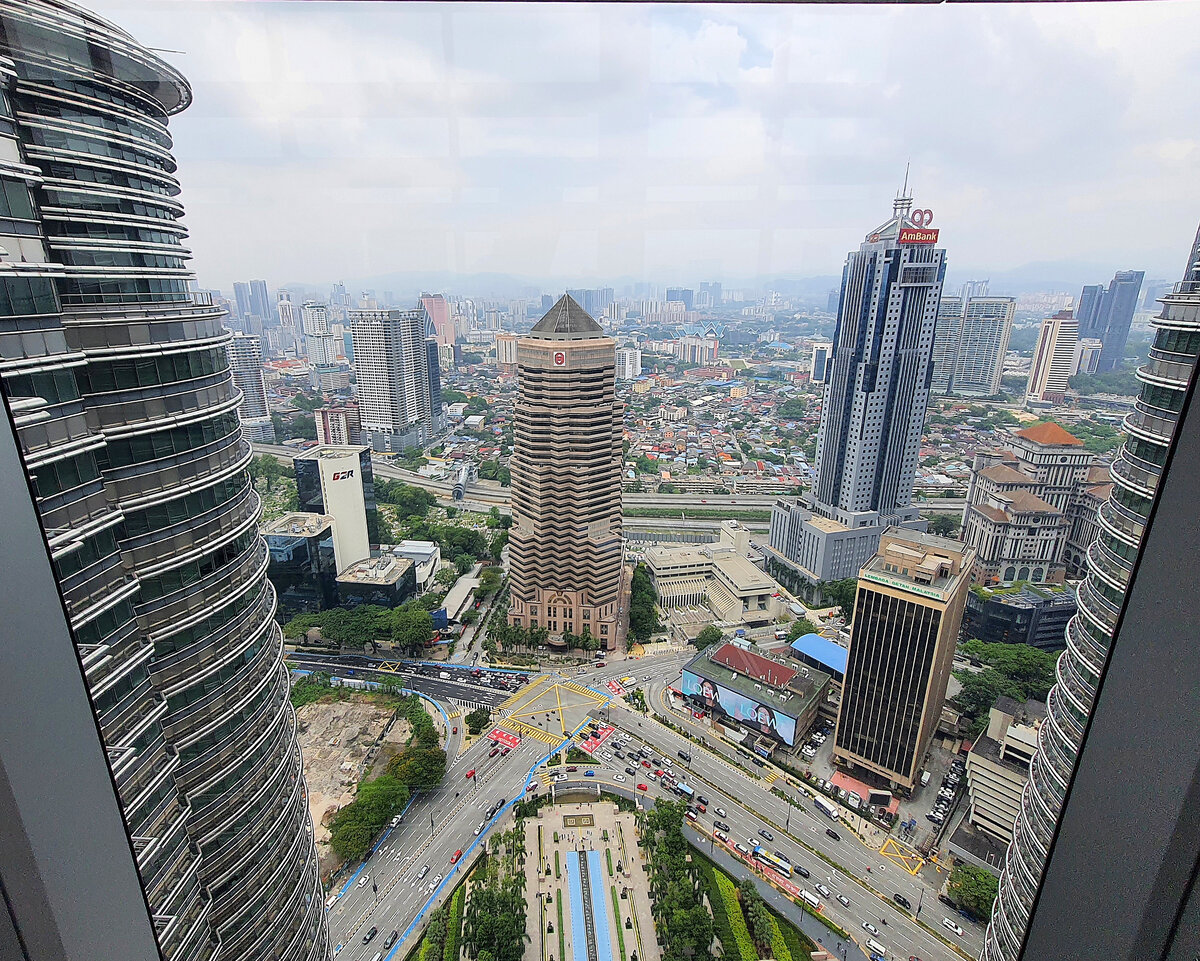 Куала-Лумпур. Вид со Sky Bridge.(Башни Петронас)