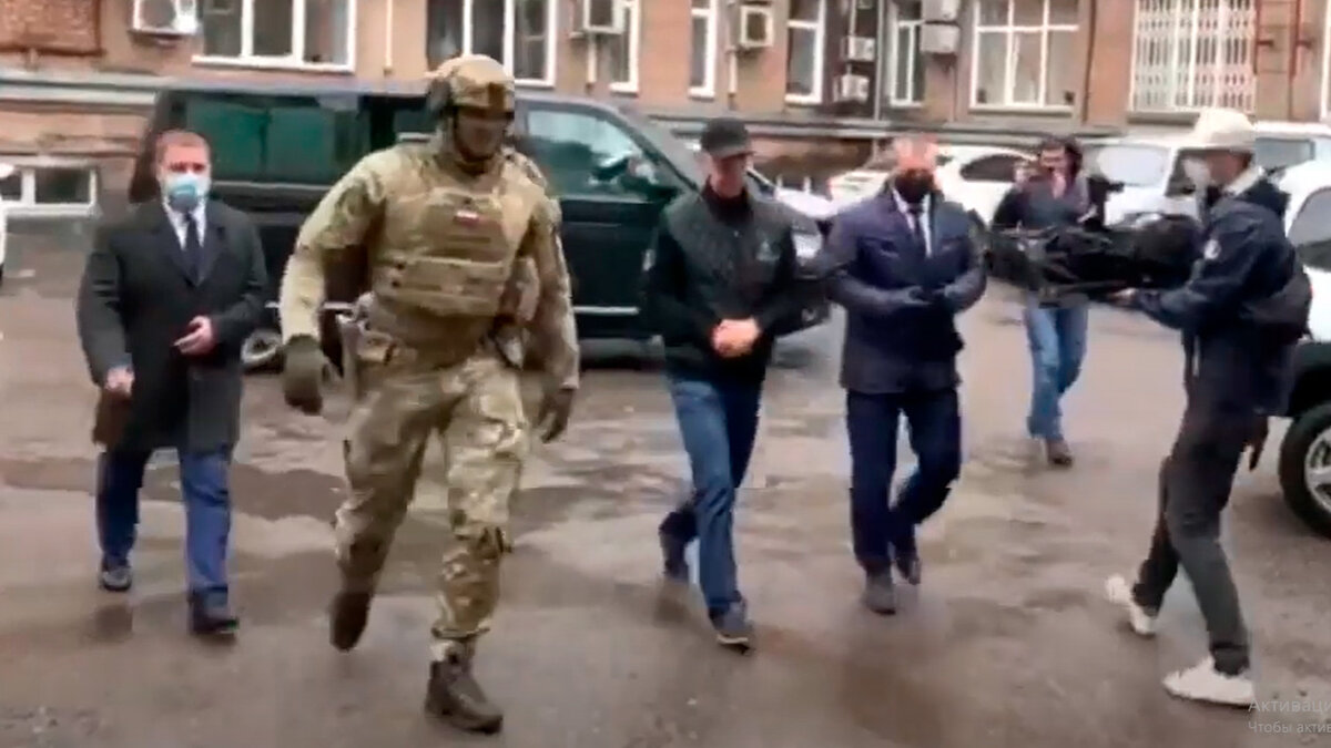     Задержание Анатолия Быкова. После он не раз скажет о том, что его уголовное преследование имеет политические мотивы