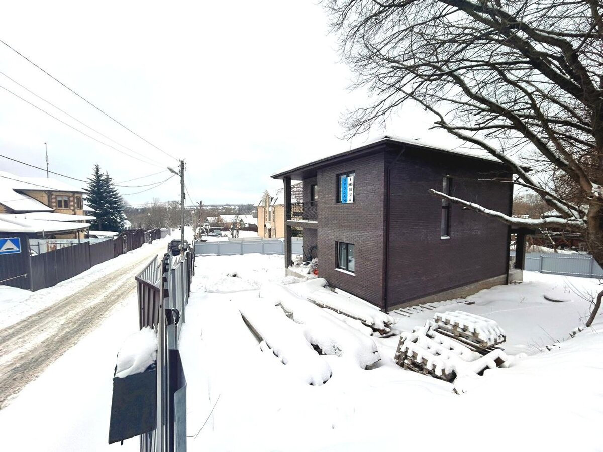 На фото дом из газобетона по типовому проекту "Руском", строительство которого закончилось этой зимой. 