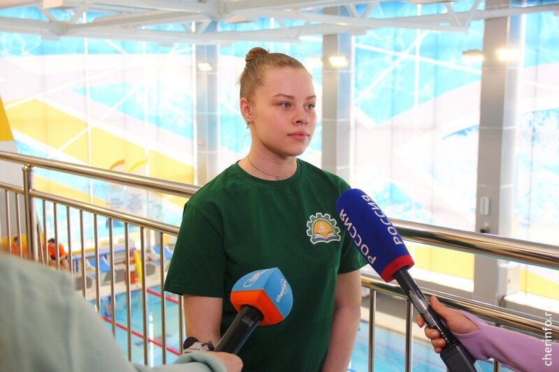    В соревнованиях по плаванию с элементами водно-спасательного многоборья участвовали пять команд техникумов Череповца