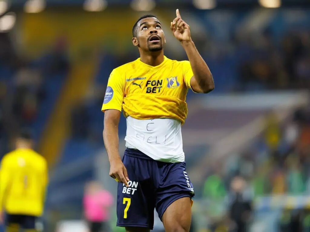   Роналдо благодарит бога за свой первый гол в Ростове. Дмитрий Куркин