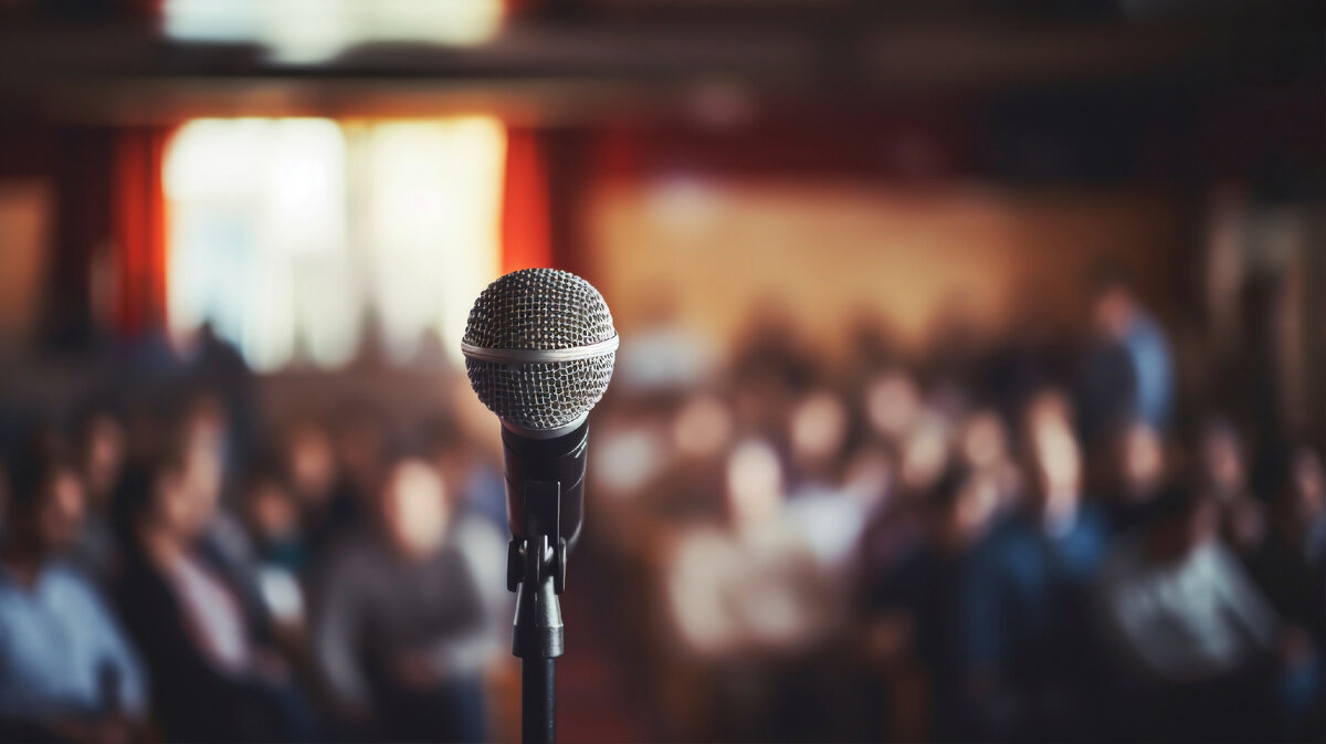 Тревога перед публичными выступлениями - это чувство, которое знакомо многим. Фото: www.freepik.com