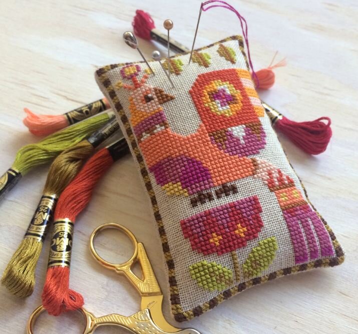    Вышитая игольница    
Источник: «Satsuma Street»