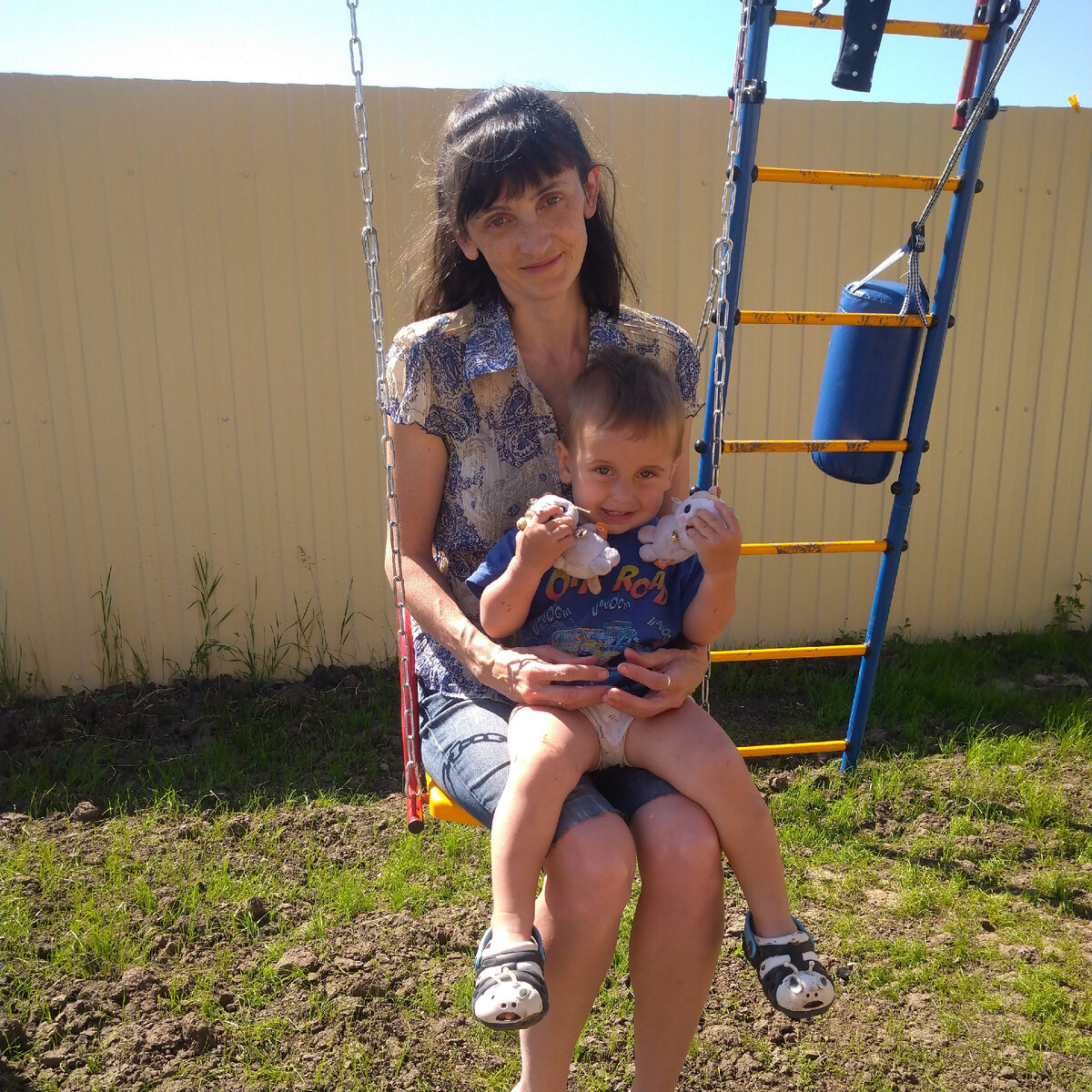 С третьим ребёнком научилась расчесываться)) 