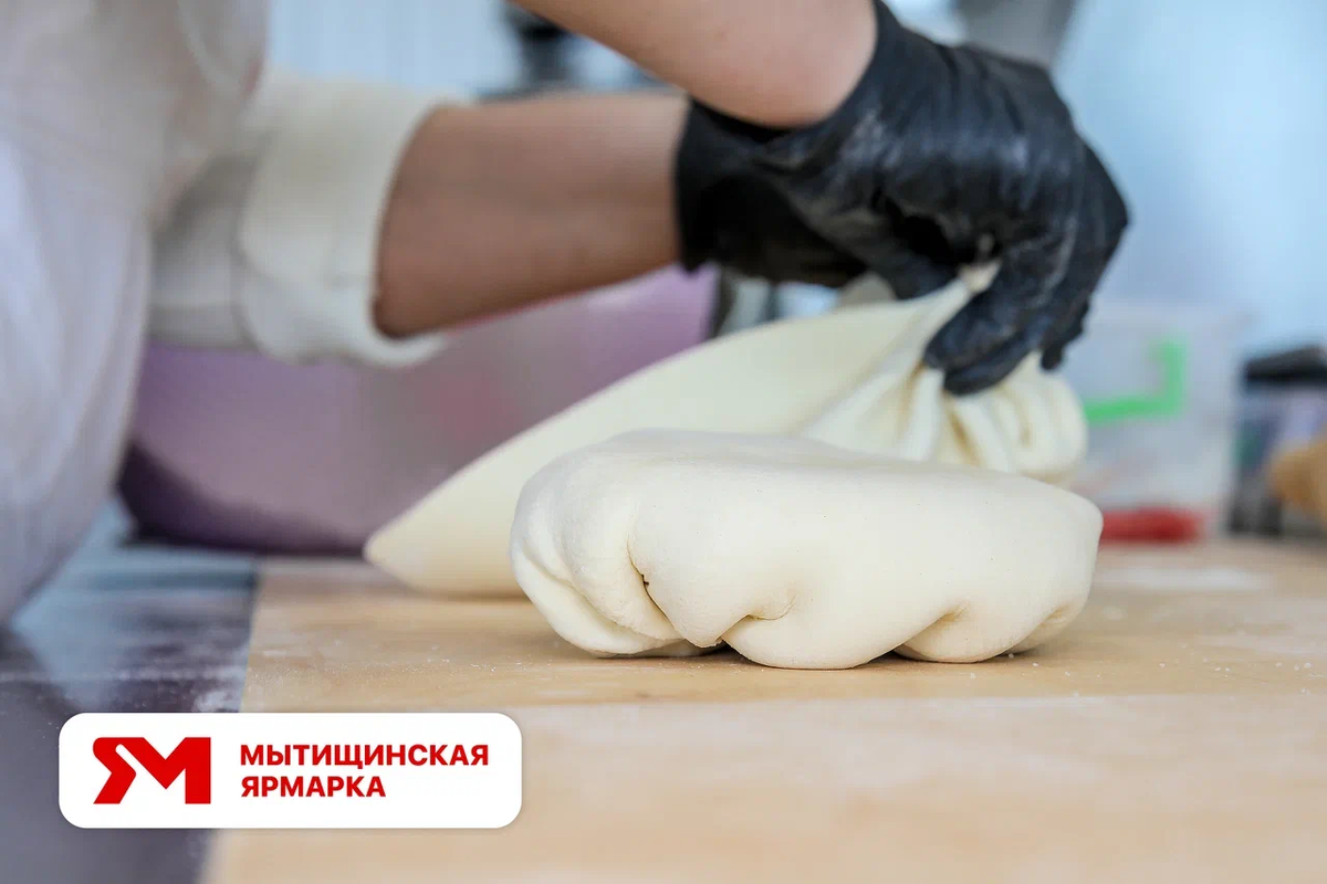 У нас - не только рынок пельменей, но и домашней выпечки.