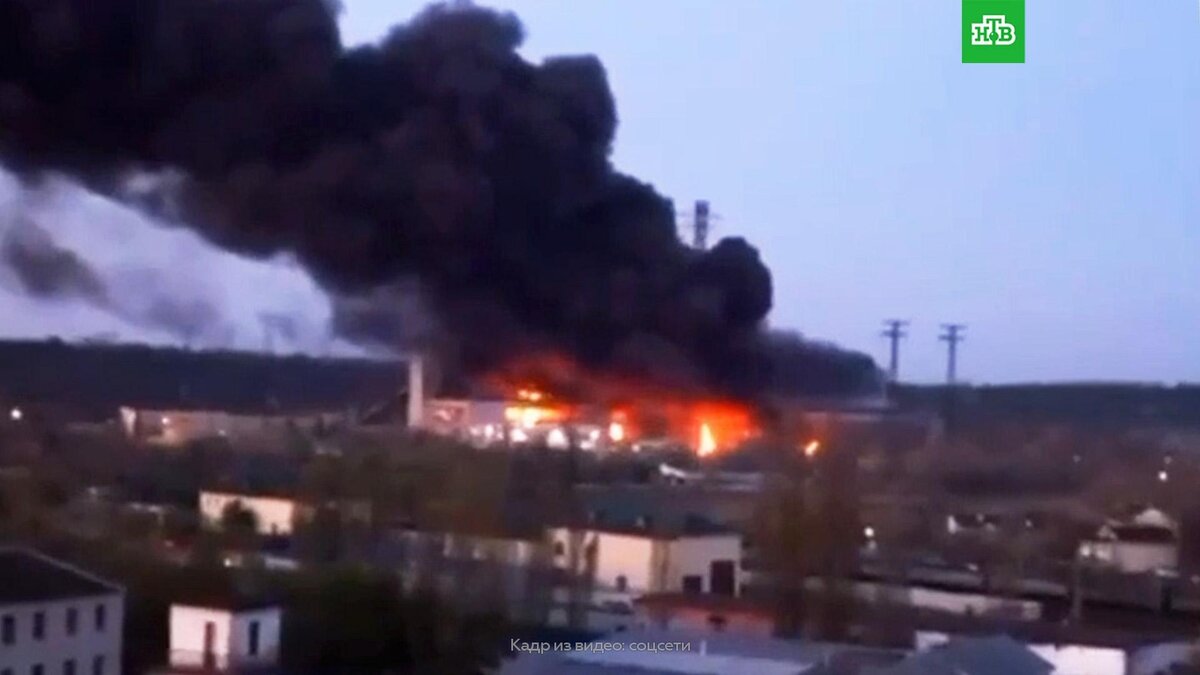    После ударов ВС России загорелась одна из крупнейших ТЭС на Украине