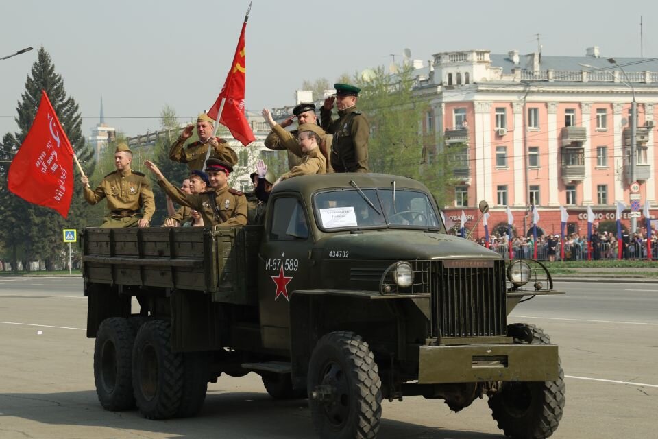    День Победы в Барнауле. 9 мая 2023 года. Источник: Виталий Барабаш/"Толк"