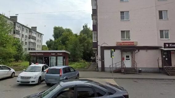     В Приволжском районе возле жилого пятиэтажного дома собираются снести заведение общественного питания. Соответствующее распоряжение опубликовали в сборнике на сайте мэрии.