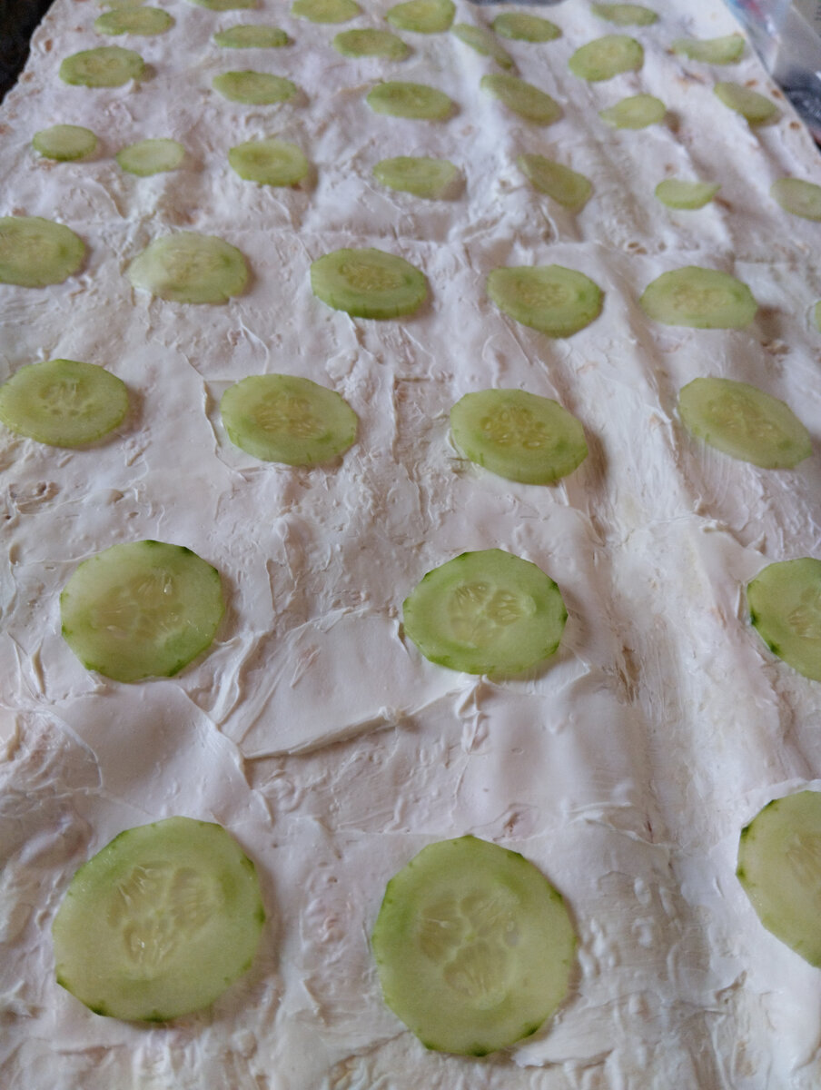 детям понравится выкладывать огурчики