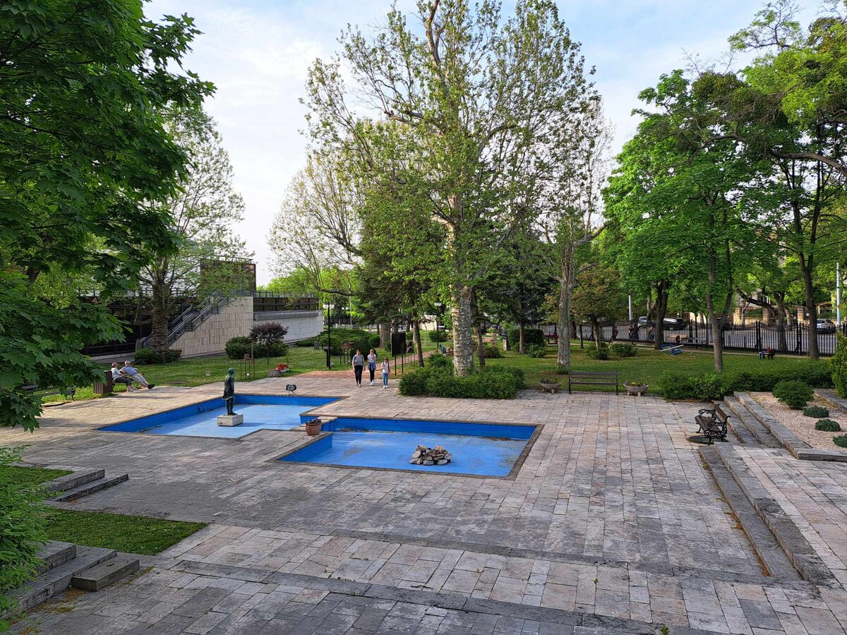 скоро здесь заработает фонтан