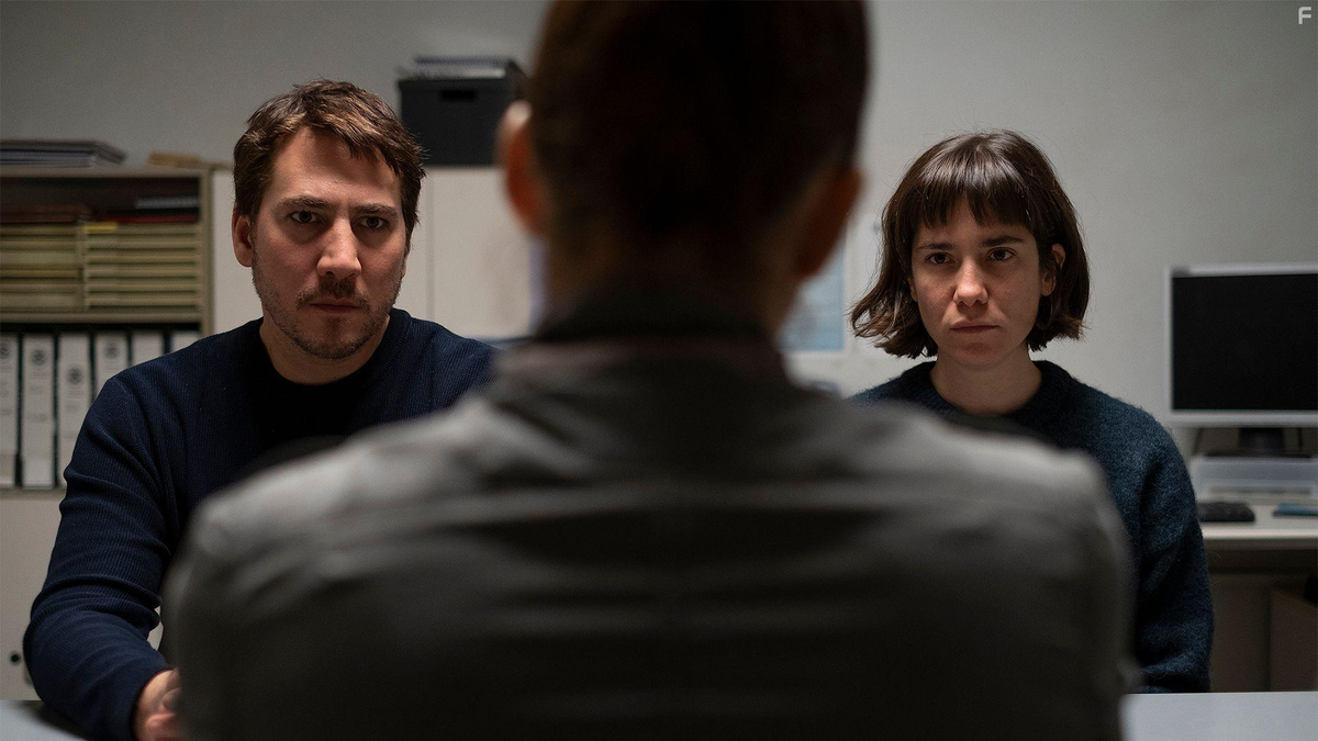 История, рассказанная в фильме, основана на личном опыте  режиссёров этого фильма Алехандро Рохаса и Хуана Себастьяна Васкеса, а также на историях их знакомых 