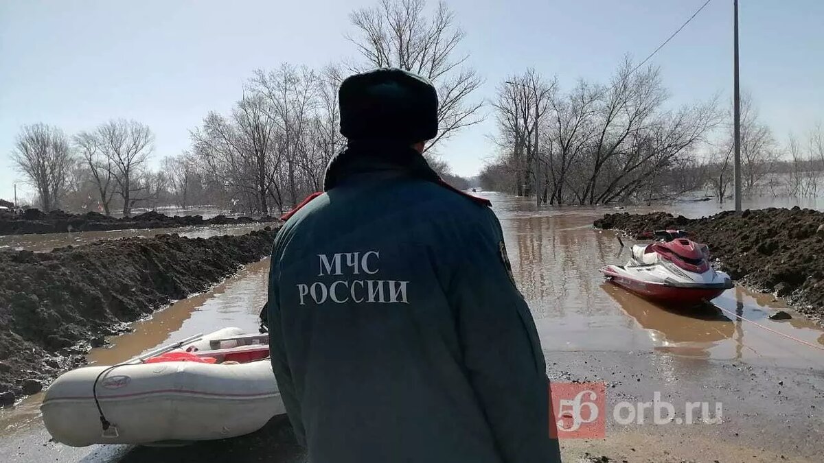 Двухэтажки в воде: жителей Ситцовки в Оренбурге эвакуируют из зоны  подтопления | 56orb.ru | Дзен