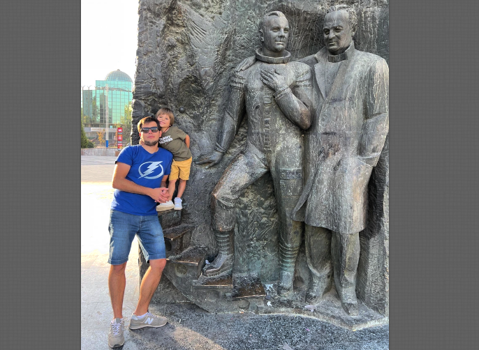 Юрий говорит, что его сын Леонид понимает, кем был его прадед и гордится им.