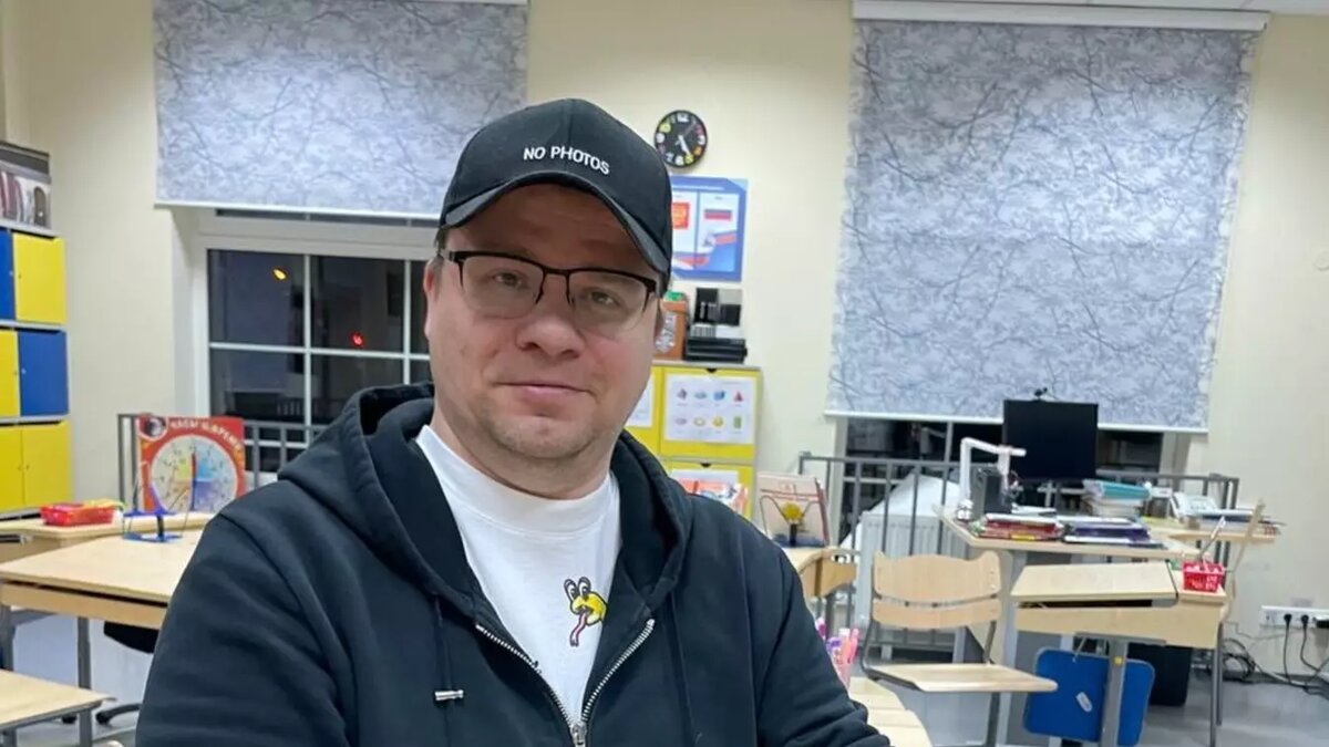     Комик Гарик Харламов терпит убытки в бизнесе. Открытая им сосисочная Hot Dog Bulldog потеряла за минувший год 33 млн рублей, сообщает newia.ru.