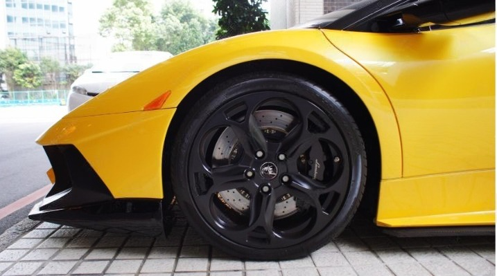 шины для спортивных автомобилей