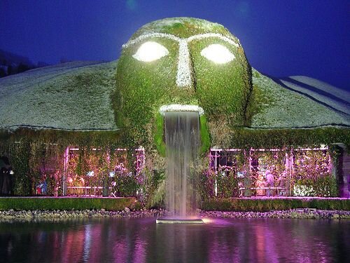 Автором проекта стал художник Андре Хеллер.