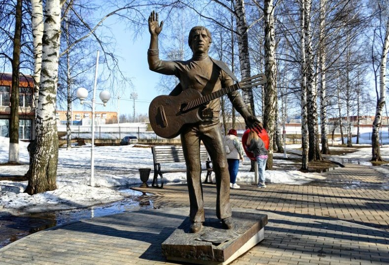 Высоцкий в этом городе не был, но памятник ему поставили