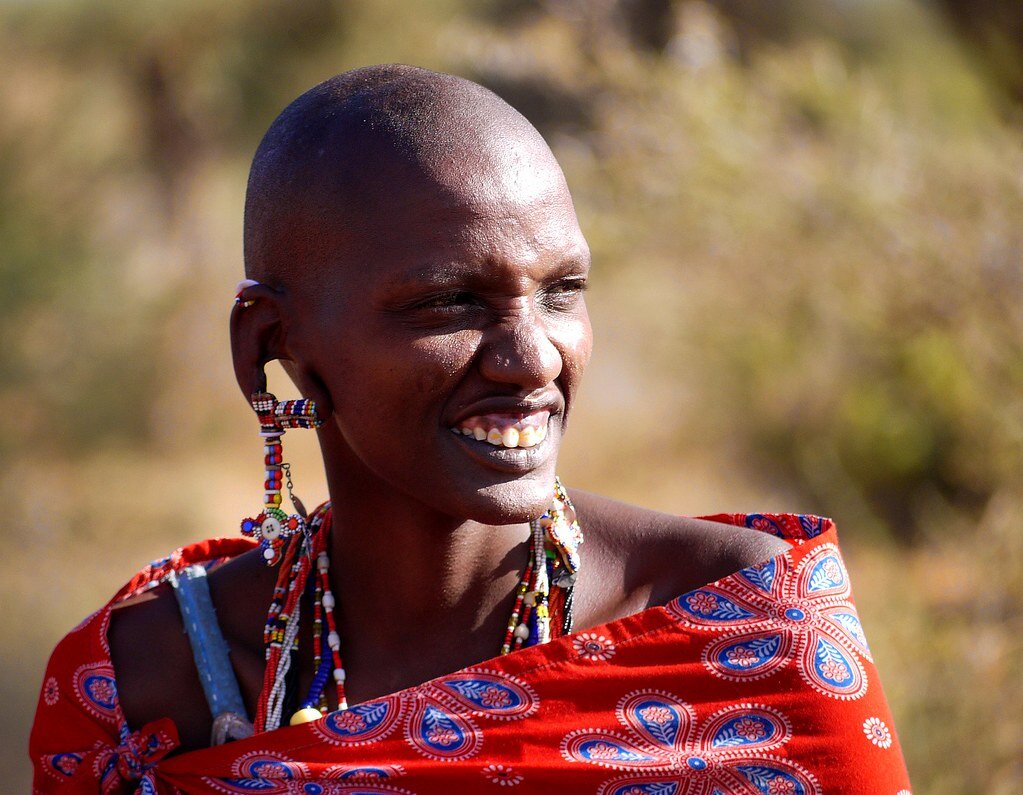 Масаи - одни из самых высоких народов в мире, иметь рост под два метра для них норма. Масаии живут в саваннах Кении и Танзании.-2