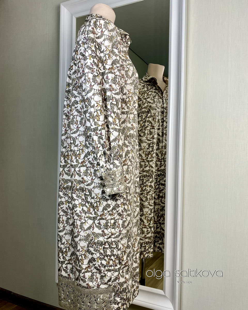 Было лишь одно ограничение - это должно быть платье-рубашка.