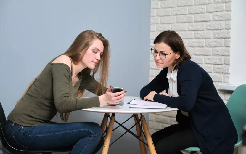    Спроси психолога: как реагировать на взрослые игры ребенка с куклами и наладить отношения