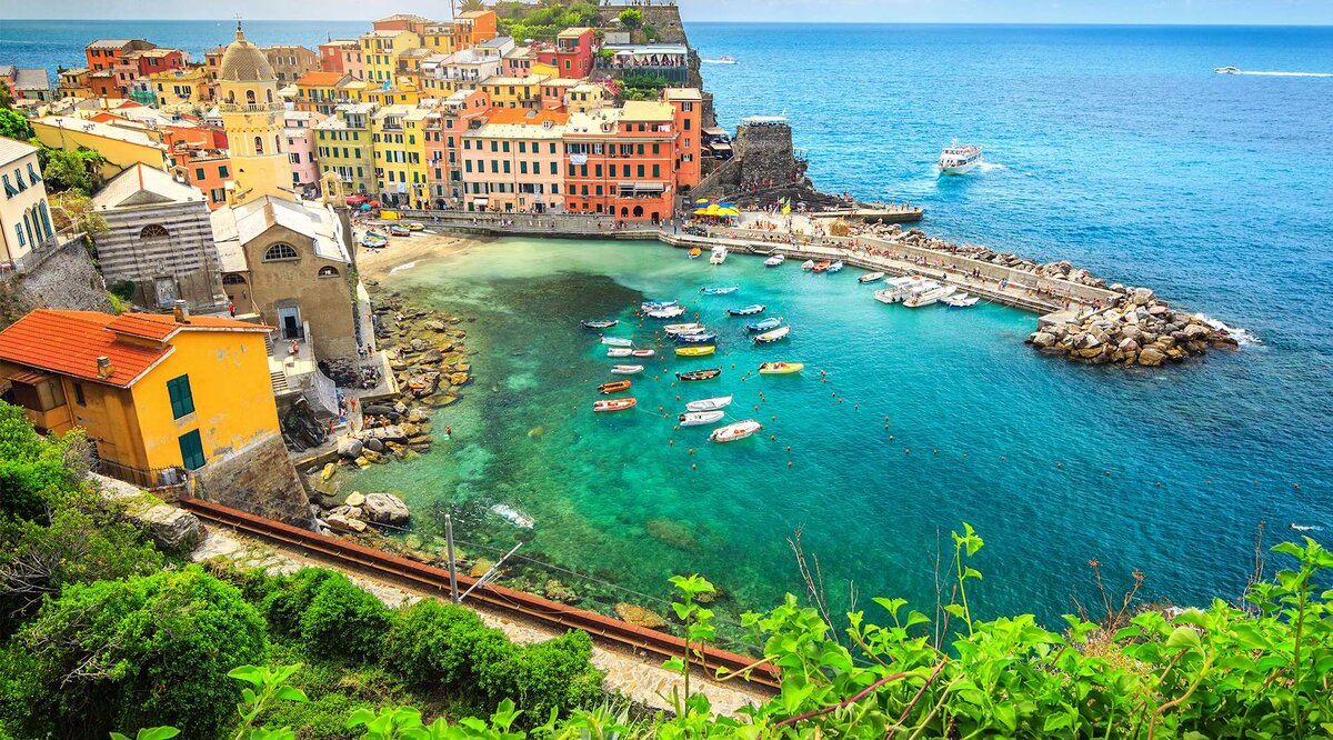 Лигурия – это север Италии, славится безумно красивым морским побережьем, знаменитым городом песенных фестивалей – Сан-Ремо, огромным, несколько грубоватым морским портом Генуя,одной из самых...