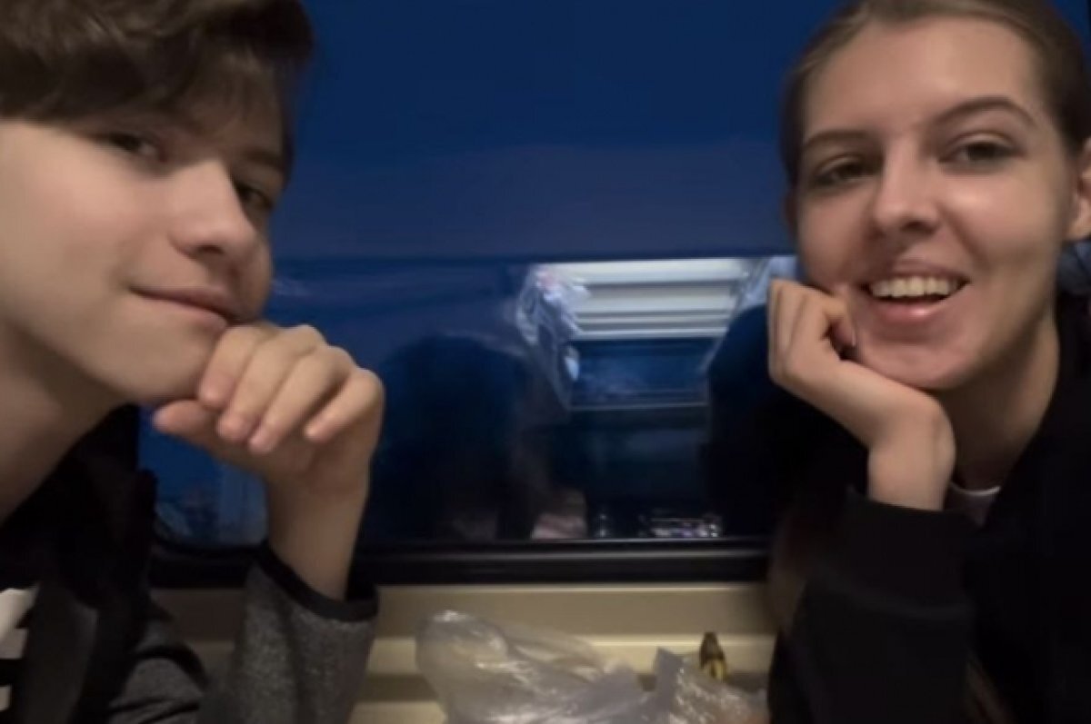    Ангелина с погибшим братом Артемием.