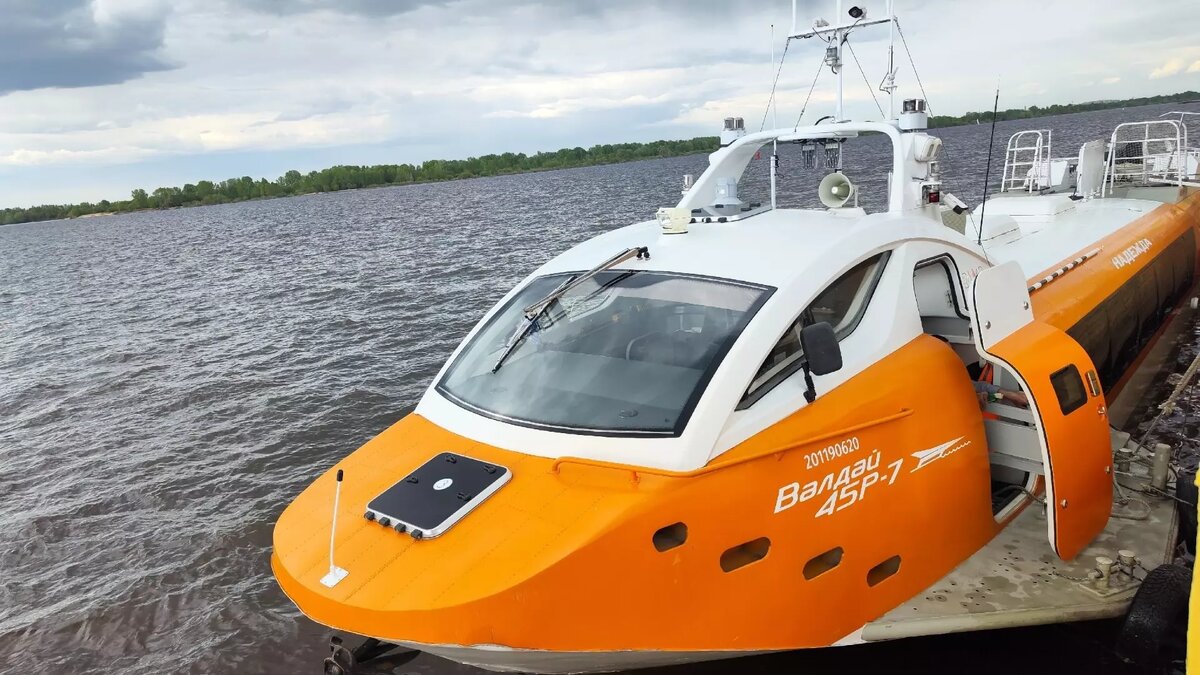     Уже совсем скоро в Нижегородской области вновь запустят суда на подводных крыльях «Валдай» и «Метеор». Куда можно будет отправиться на них в 2024 году и во сколько обойдутся такие поездки — в материале NewsNN.