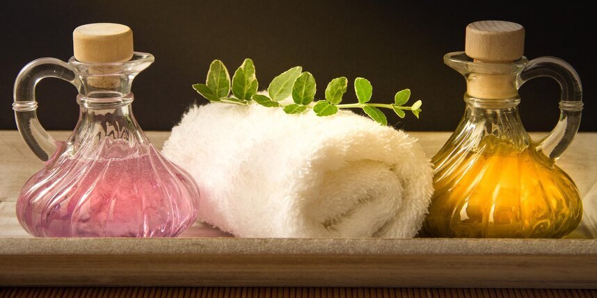    Можно ли избавиться от чёрных точек с помощью масла.Depositphotos