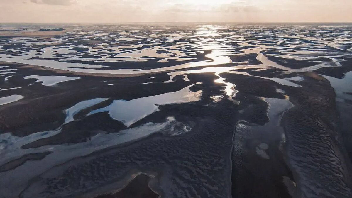    Бывшее Каховское водохранилище.