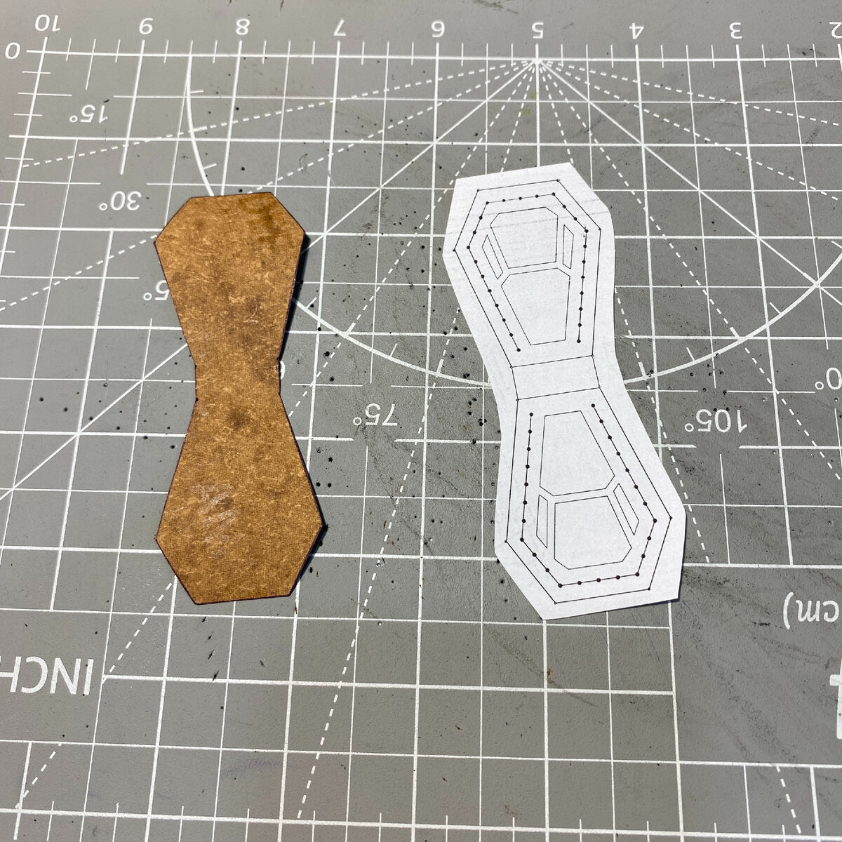 střih na míček Sewing templates, Diy leather craft tools, Leather knife sheath p
