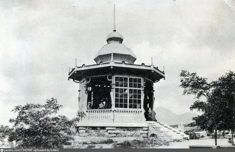 первая Китайская беседка