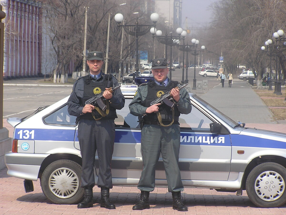 милиция нас берегла...