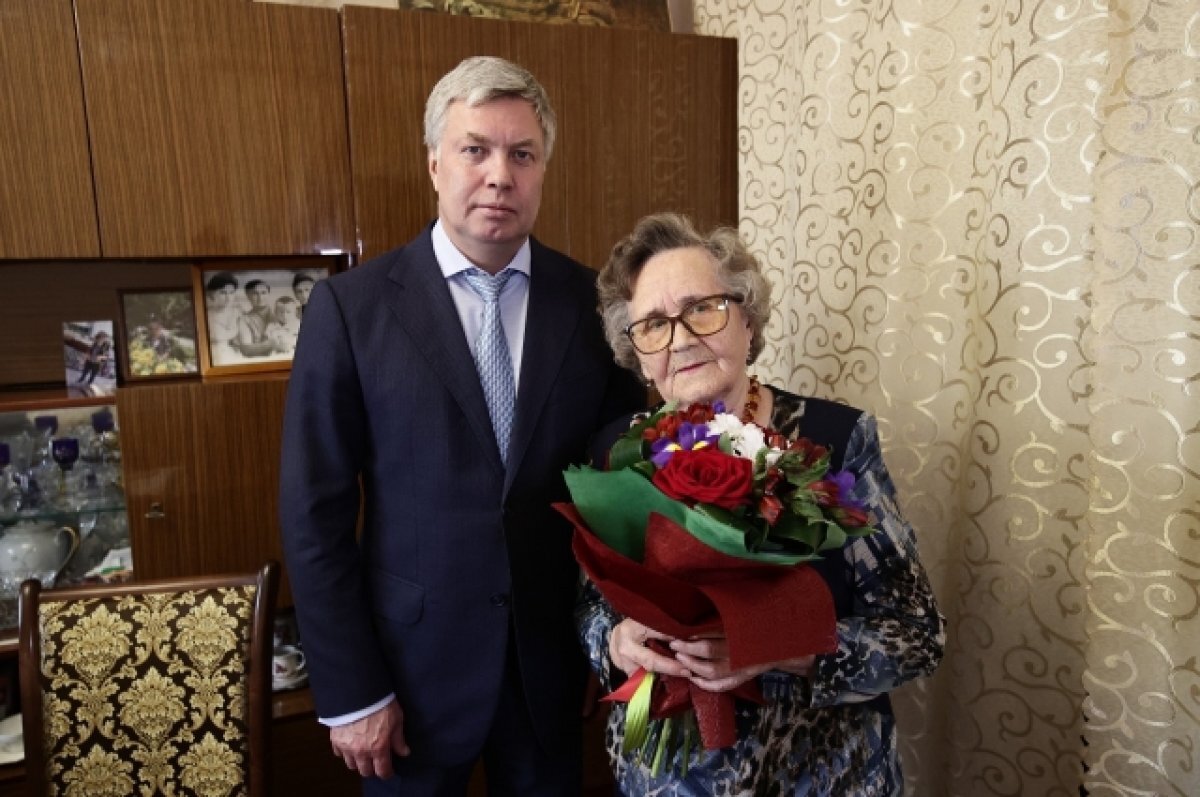    Алексей Русских навестил бывшую узницу концлагеря Валентину Курлыгину