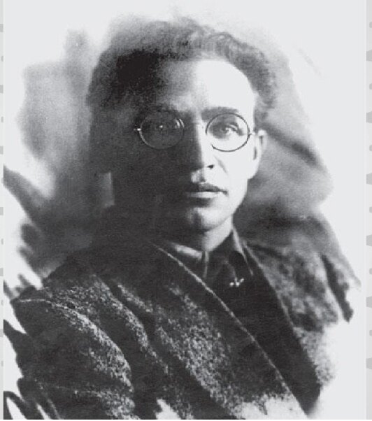 Абрам Моисеевич Краснощёк, он же Александр Михайлович Краснощеков, брат героя строительства минской фабрики-кухни. Фотографий брата не сохранилось, так что любуйтесь на молодого революционера.